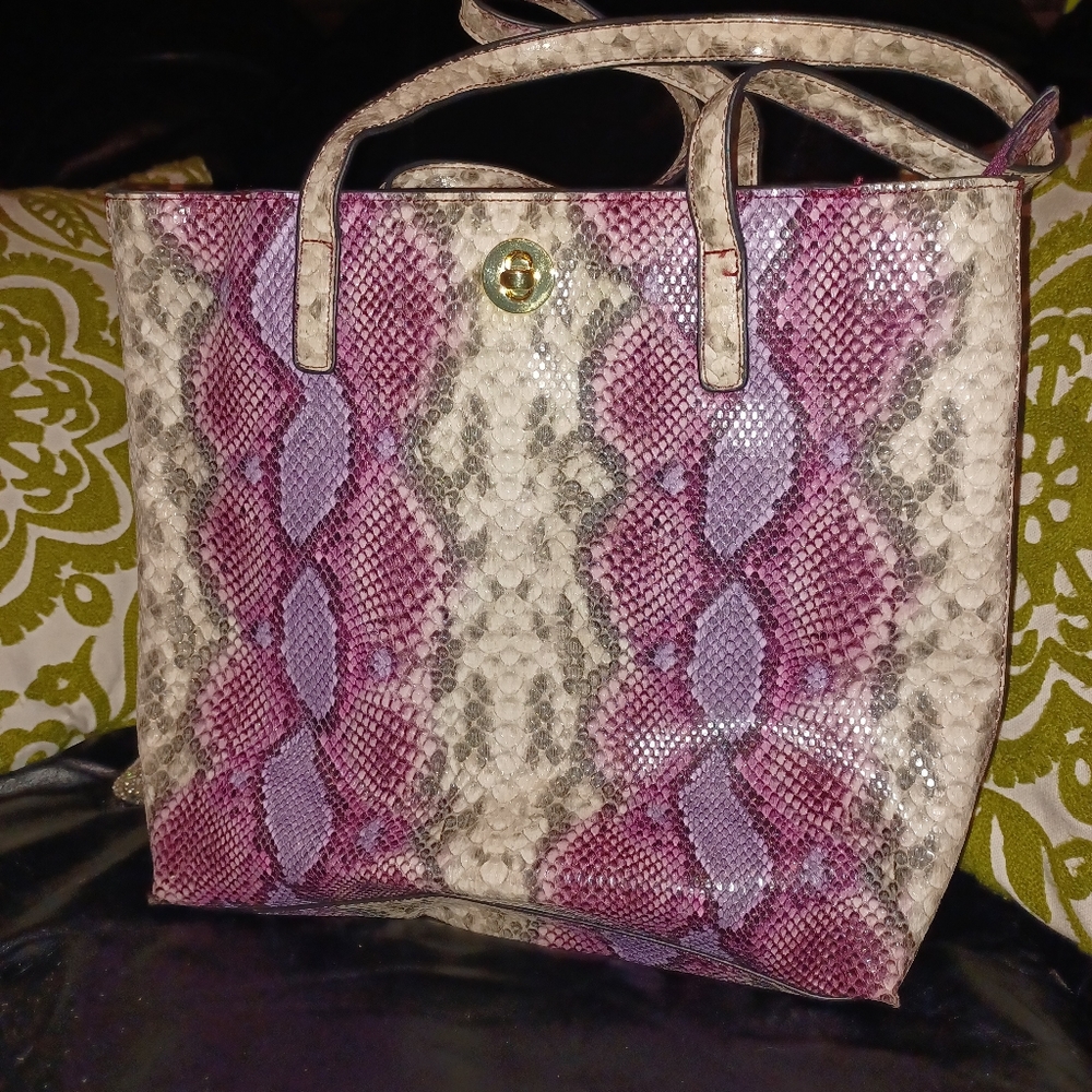 Alligator print faux leather shoulder bag